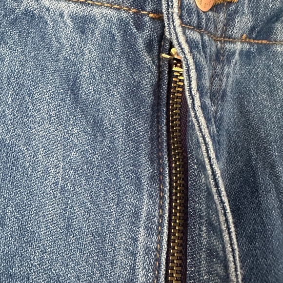 Universal Threads Loose Fit Cargo Boyfriend Jeans‎ Medium Wash 6R NWT - Picture 2 of 8